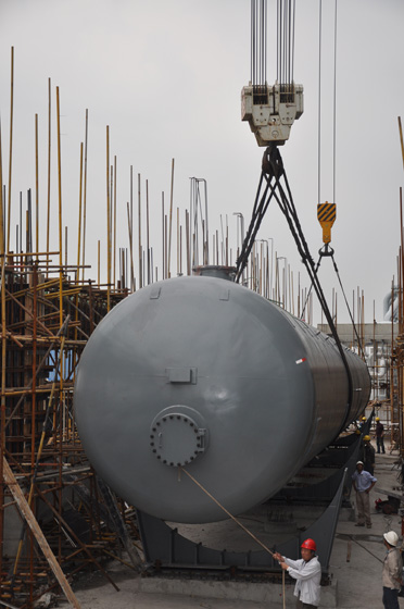 国电汉川电厂三期扩建工程6号机组除氧器成功就位